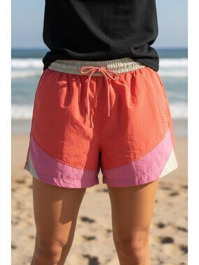 Lululemon Evergreen High Rise Shorts 4.5 Women Size 4 Activewear Pink Punch Gray